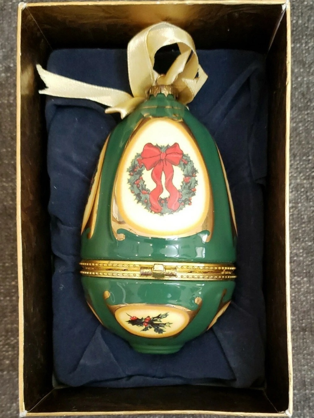 Mr Christmas Holiday Ornament Valerie Parr Hill Music Box 2006 Ceramic Egg 2x4in